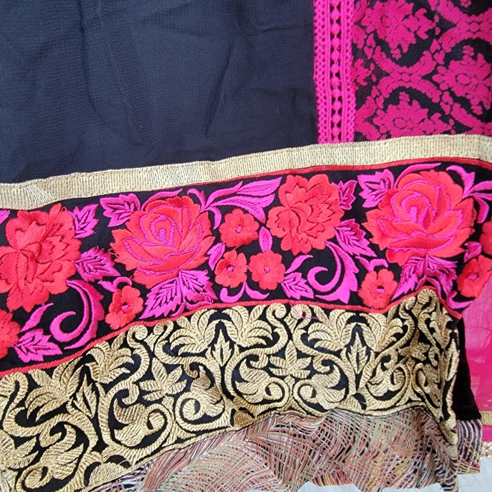 Pakistani suit - Picture 3 of 3